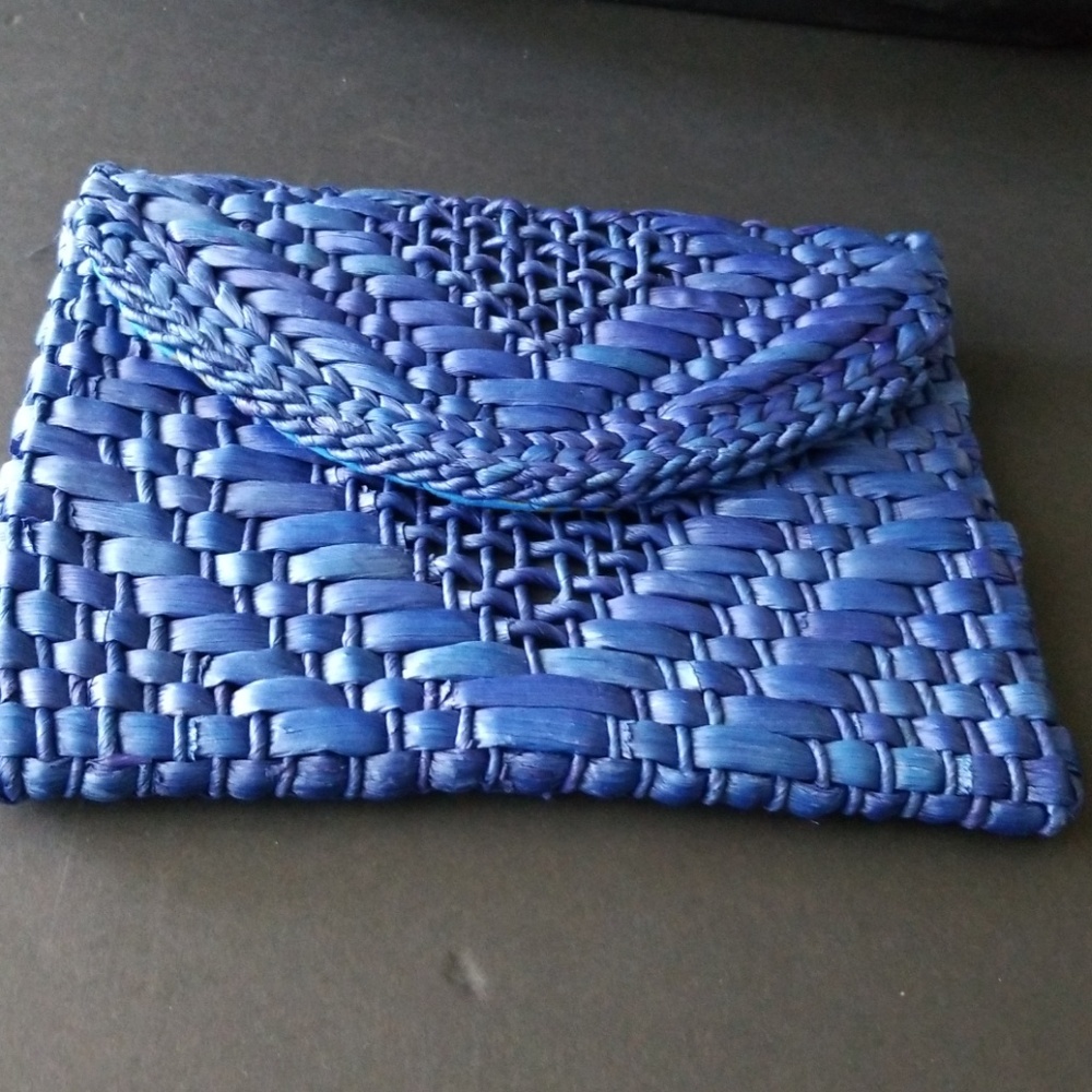 Blue straw clutch